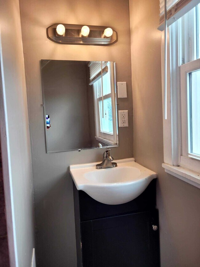 Photo - 810 N Dearborn St