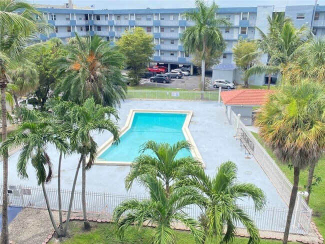 Photo - 1655 W 44th Pl Unidad 511