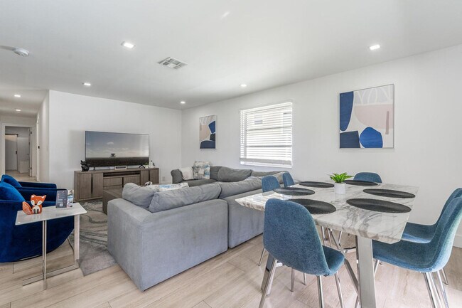 Photo - 825-827 Southwest 14th Street-SI FL1-ID1475658P Unidad SI FL1-ID1475658P