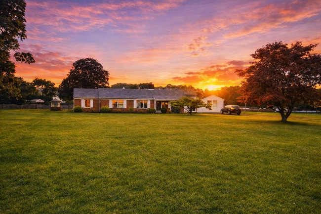 Building Photo - Spacious 4BR Ranch with 3 Living Rooms on 1.7 Acres — Howell