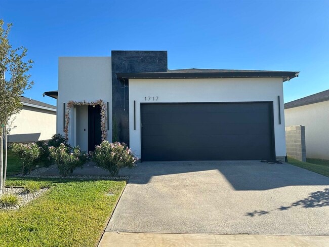 Building Photo - 1717 Cordova Dr