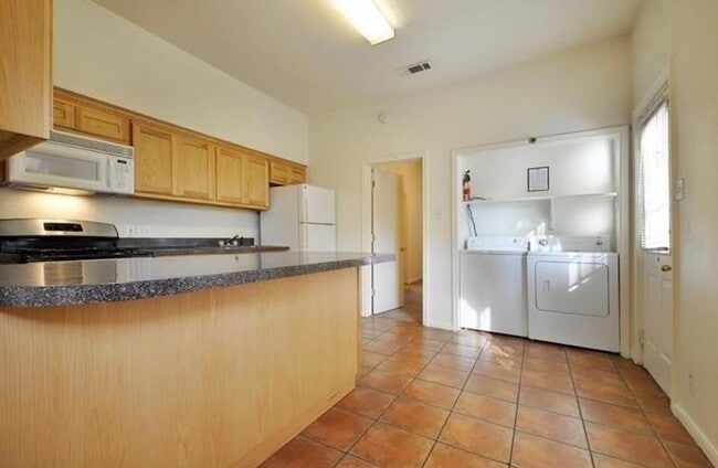 Photo - 4 Bedroom With Fenced Yard and Off-Street ...