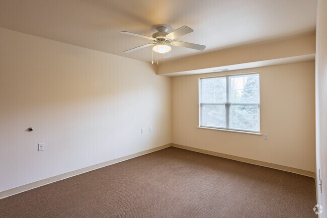 2BR, 2BA - 1,035SF - Primary Bedroom
