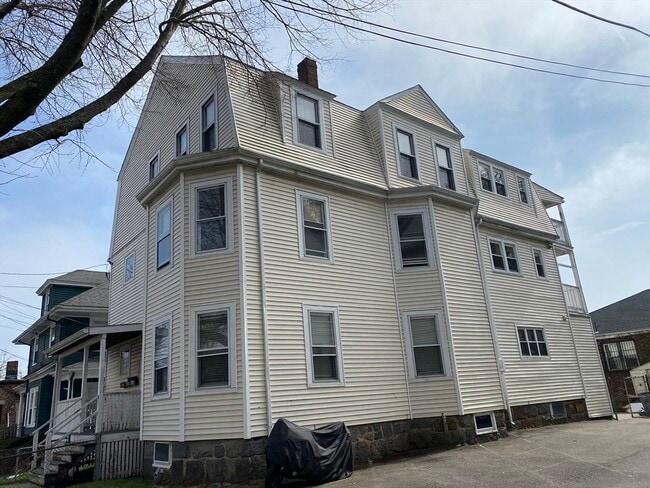 Building Photo - 15 Pierce St Unit 2