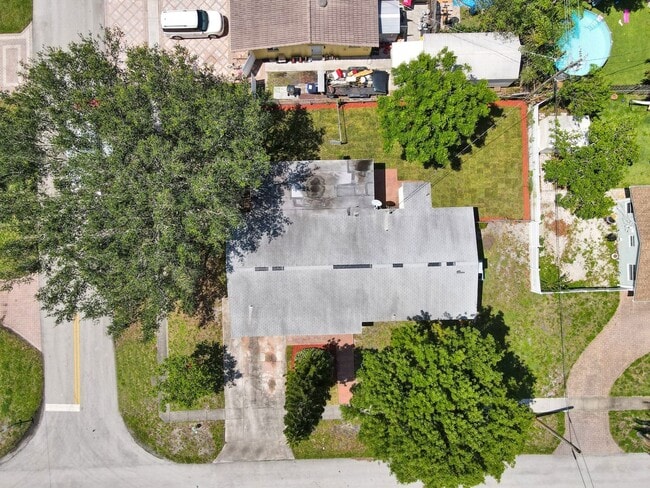 Photo - Spacious and beautiful home with a fenced backyard!