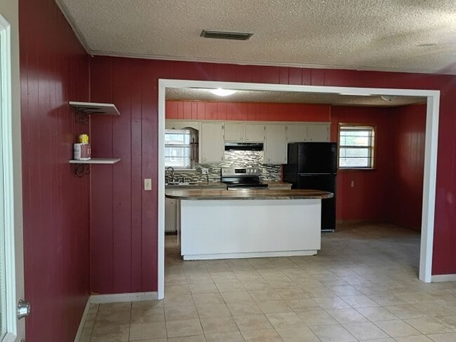 Photo - 300 Slayden St