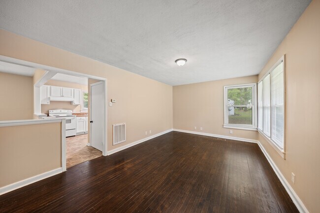 Photo - 2823 Cornelia Rd