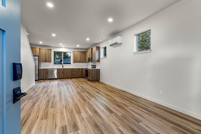 Photo - 817 SE 5th St