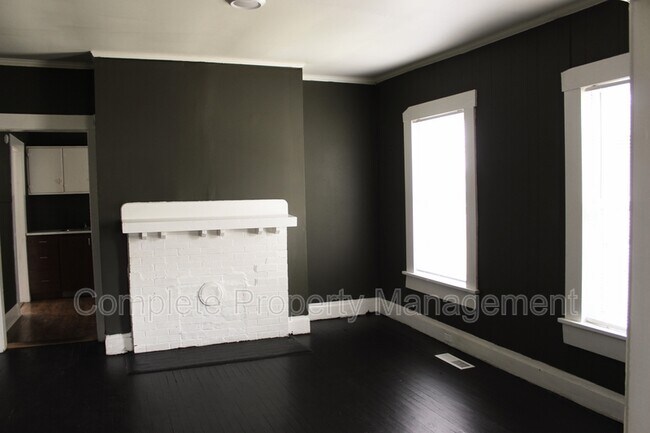 Photo - 921 4th Ave W