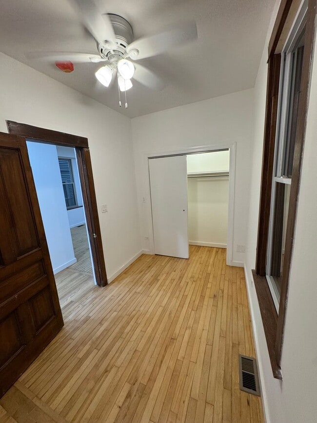 Photo - 1336 W Barry Ave Unit 1338 1 Front