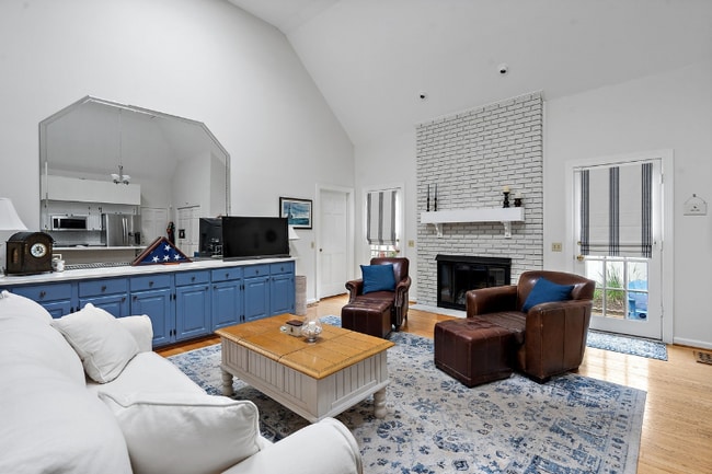 Photo - 2707 Abbott Martin Rd