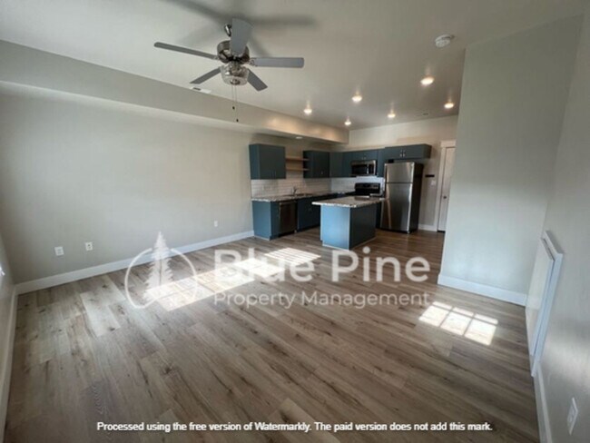 Photo - 359 N 3rd West St