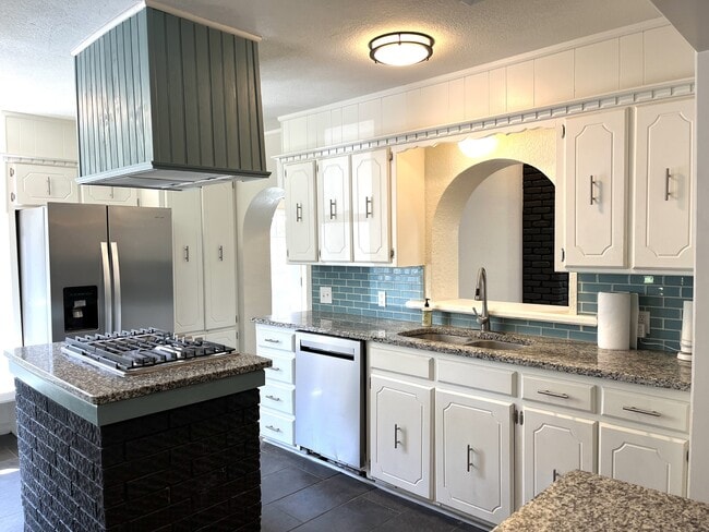 Photo - 834 S Western St