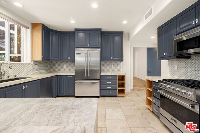 16123 Sunset Blvd Unit 105