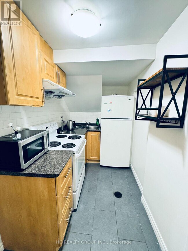 Photo - 629 Bathurst St