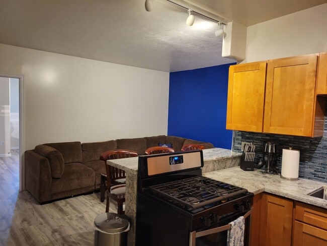 Photo - 355 Kalanianaole St