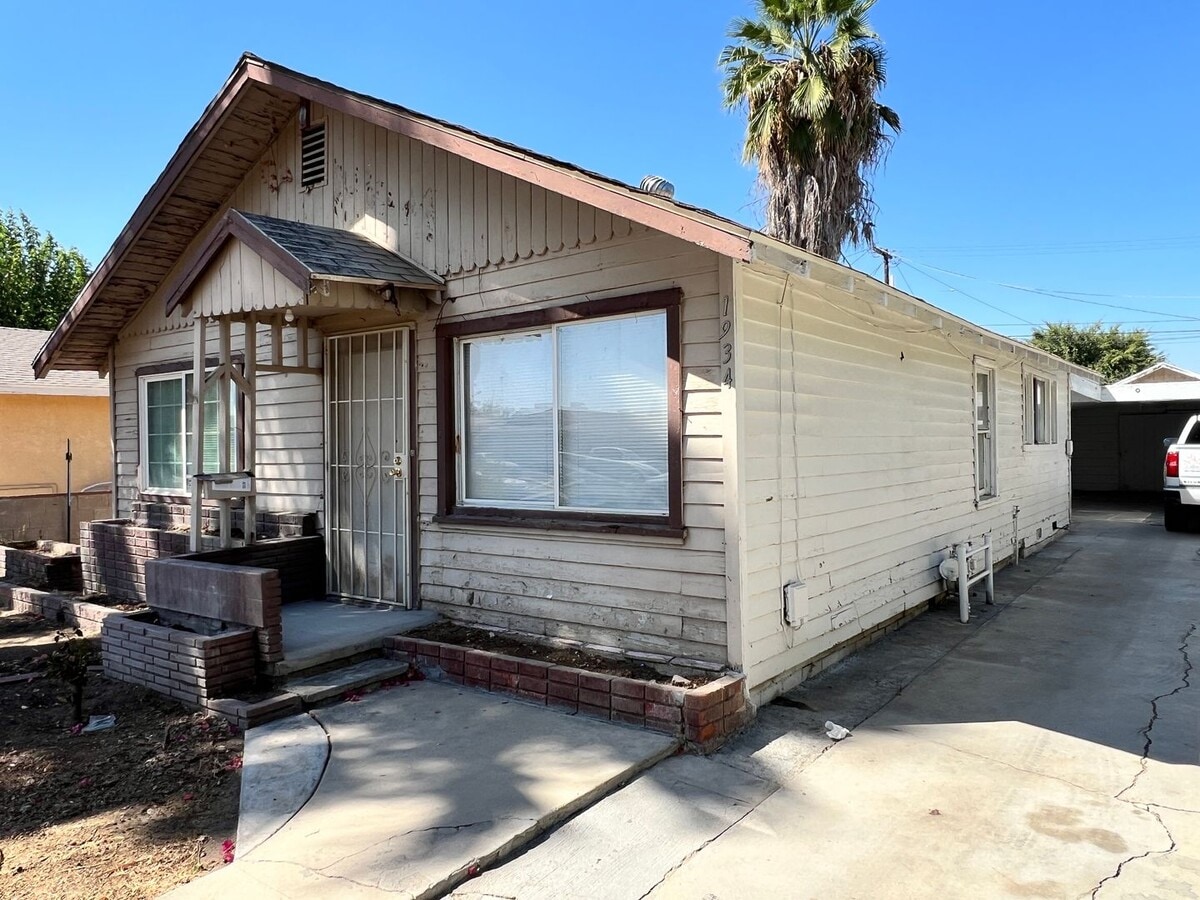 2 bd / 1 ba duplex - 2 bd / 1 ba duplex