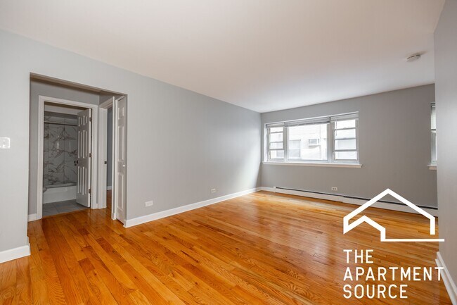 Photo - 6831 N Greenview Ave