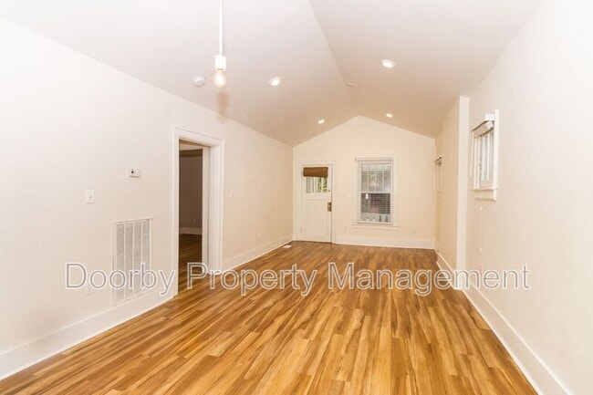Photo - 209 W Peak St