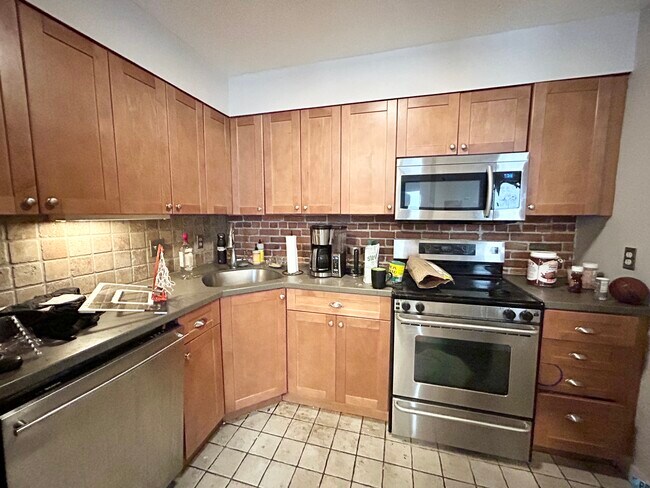 Building Photo - 71 Gainsborough St Unit 202