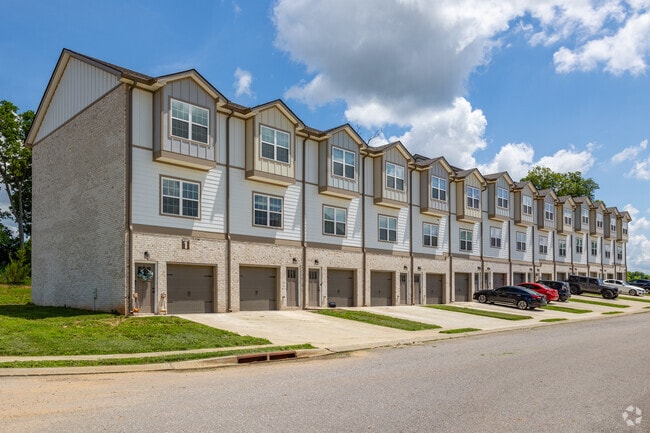 Building Photo - The Villas at Charleston Oaks Rental