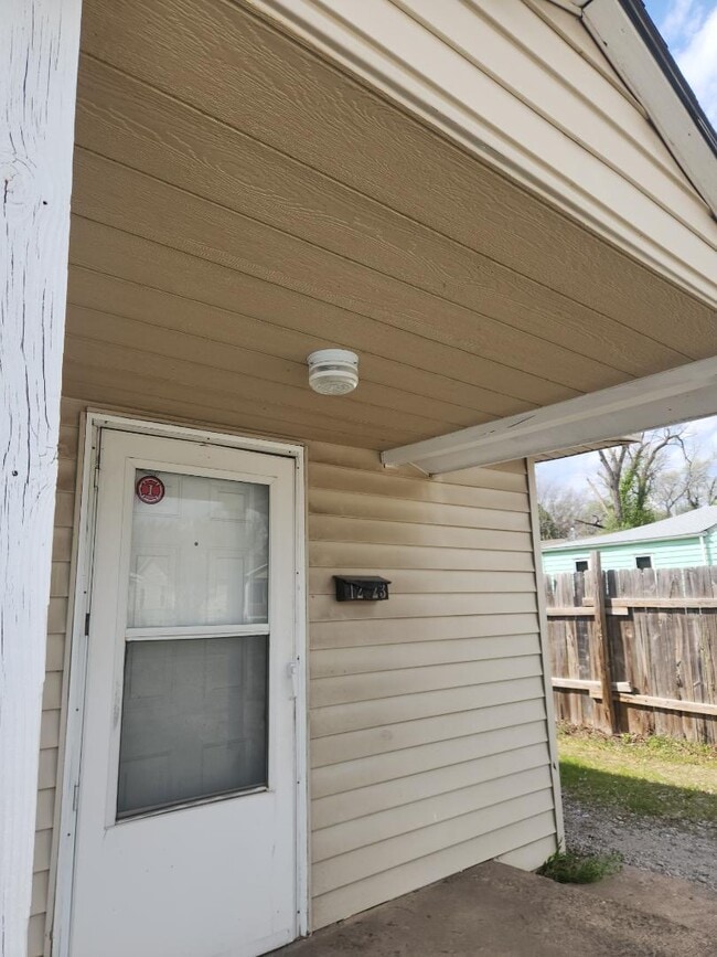 Building Photo - 1223 N Chautauqua Ave