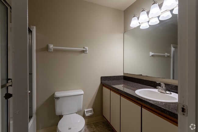 1BR, 1BA - 783SF
