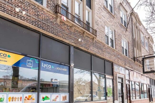 Building Photo - 6239 N Western Ave Unit 311