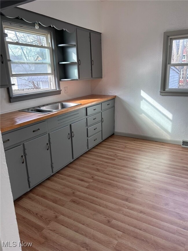 Photo - 213 George St