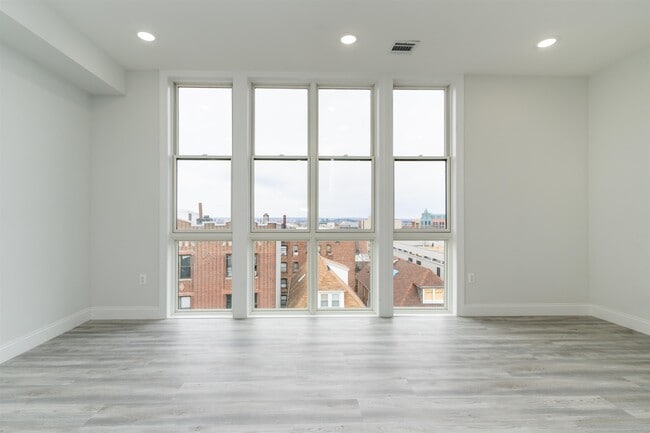 Building Photo - 144 Bergen Ave Unit 3B