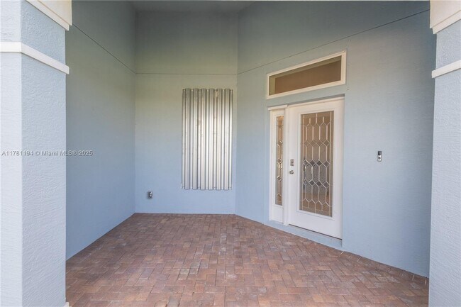 Photo - 2547 St Lucia Cir