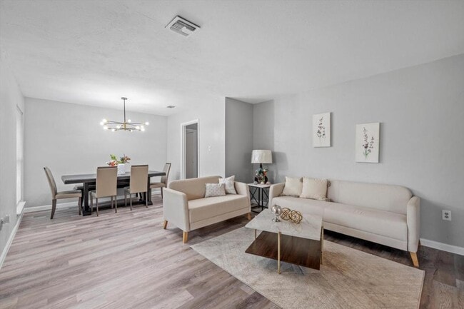 Photo - 2100 N 33rd St