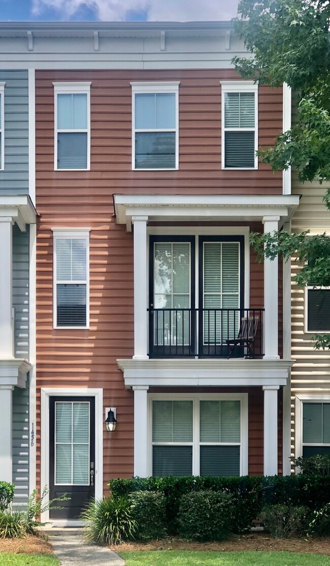 Vista frontal - 1456 Roustabout Way