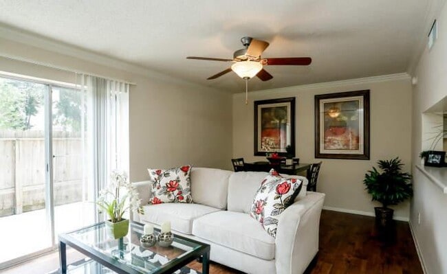 Building Photo - 1 bedroom in Stafford TX 77477 Unit 1292 Rental