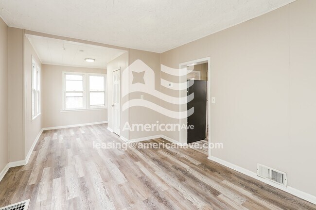 Photo - 136 Lawndale Ave