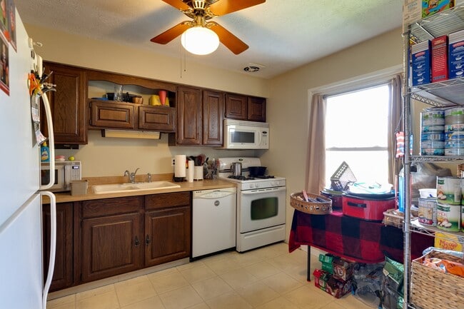 Photo - 1204 Middlebury Rd
