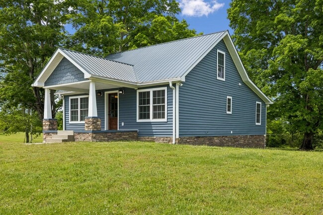 Photo - 3125 Hwy 49 E