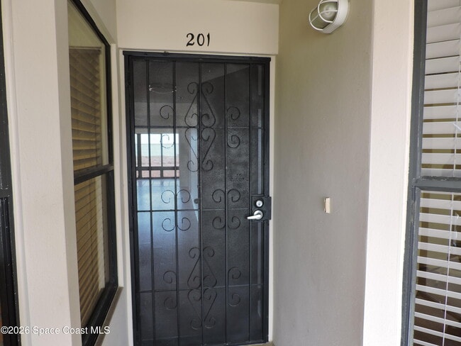 Building Photo - 6240 E Mirror Lake Dr Unit 201