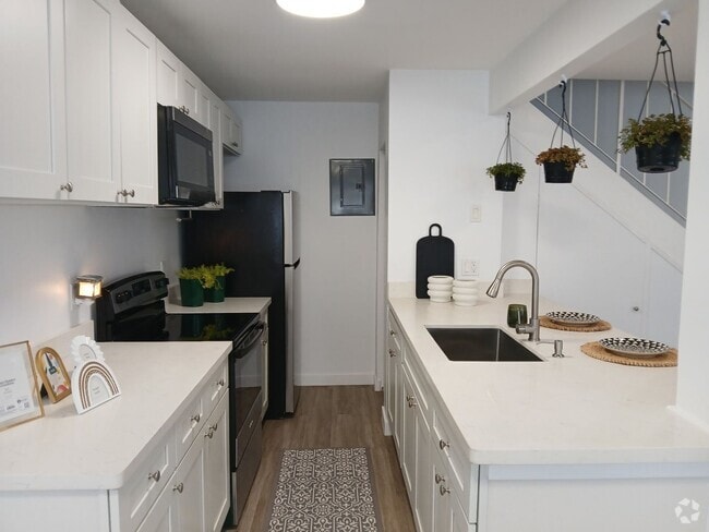 Building Photo - Light and Bright - Virtual or In-Person To... Rental