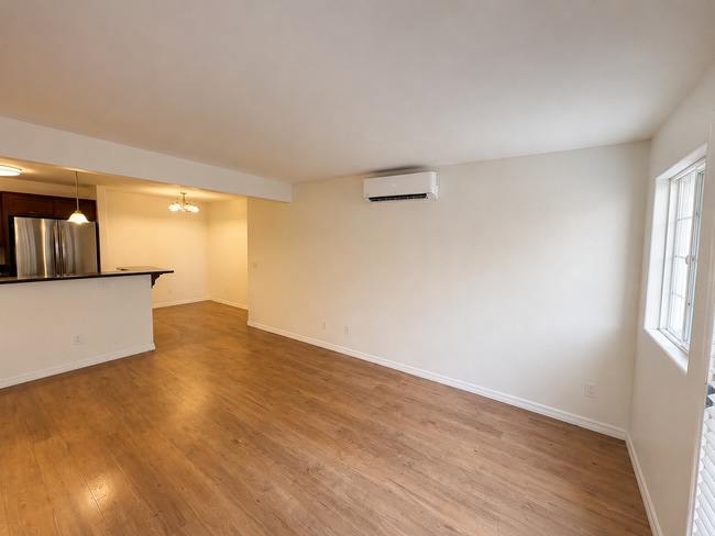 Building Photo - 5252 Balboa Arms Dr Unit 182