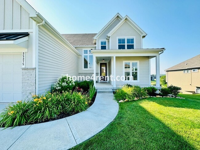 Photo - Exceptional Olathe Home in the Cedar Creek Subdivision w/ Wood Floors and a Finished Basment!