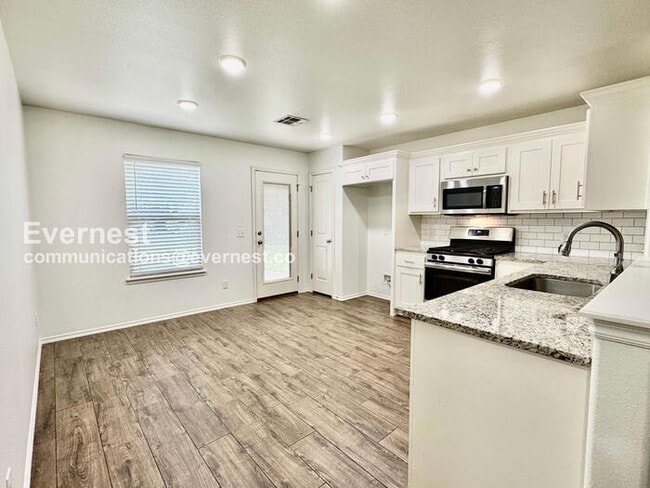 Photo - 519 W Chestnut St
