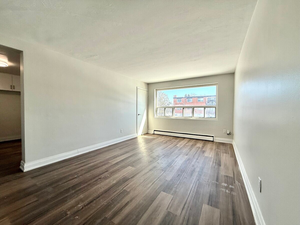 Photo - 280 Lorne Ave