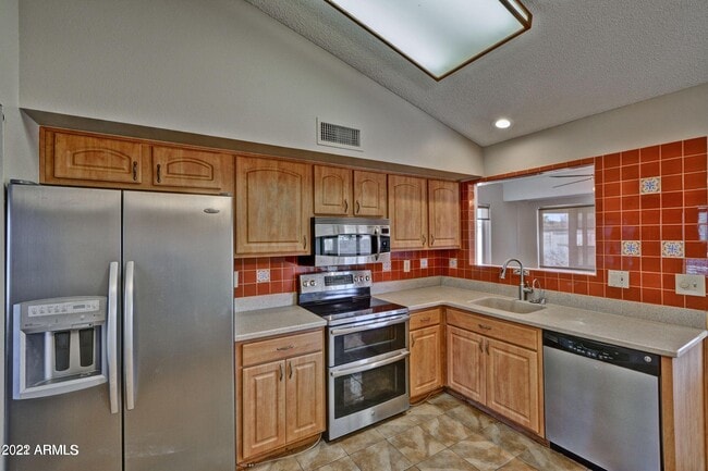 Building Photo - 14214 W Yosemite Dr Rental