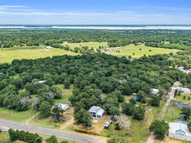 Photo - 815 N Seven Points Blvd