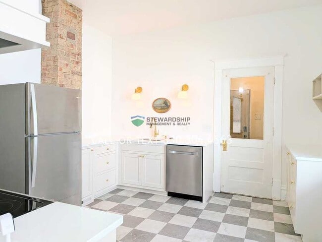 Building Photo - 724 Beall Ave