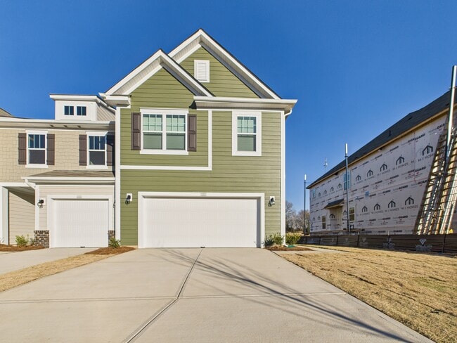 Photo - 761 Kitfox Dr NW