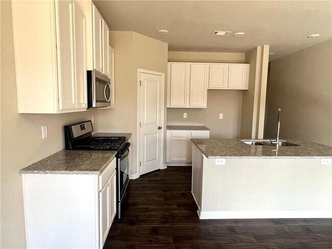 Photo - 110 Auburn Xing Wy