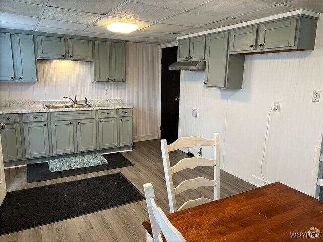 Building Photo - 512 Cayuga Rd Rental