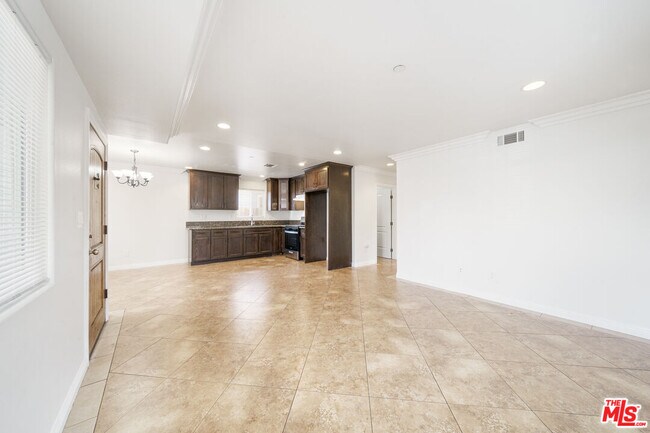 838 E 80th St Unit 838